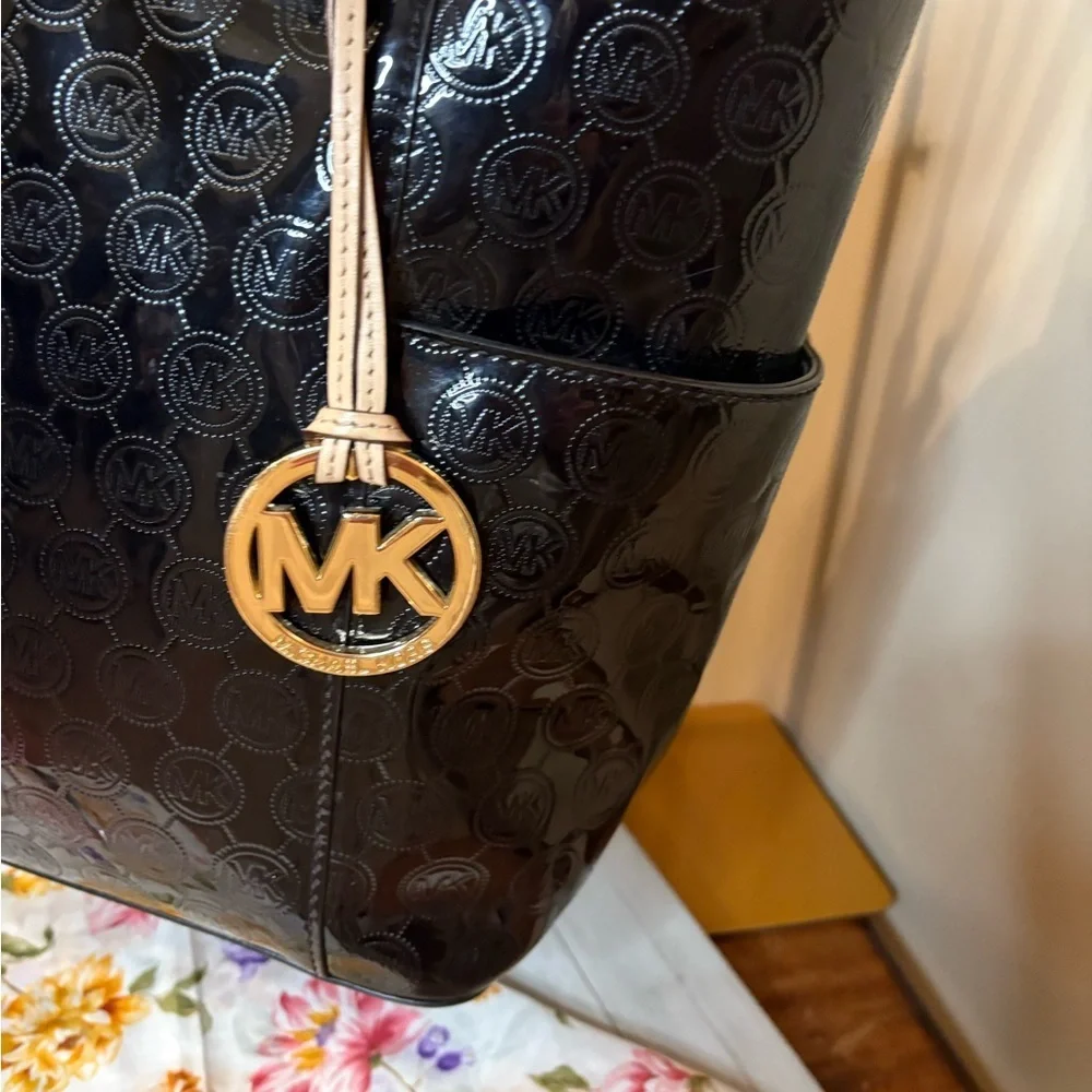 Michael Kors Black Patent Leather Jet Set Large Tote